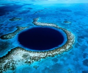 Blue Hole, Lighthouse Reef, Belize wallpaper