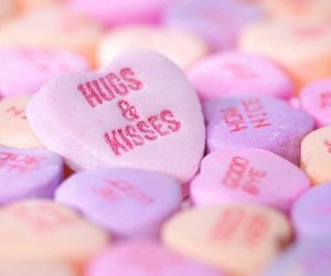 hugs and kisses wallpaper