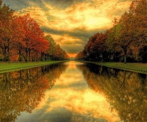 Fall Reflections wallpaper