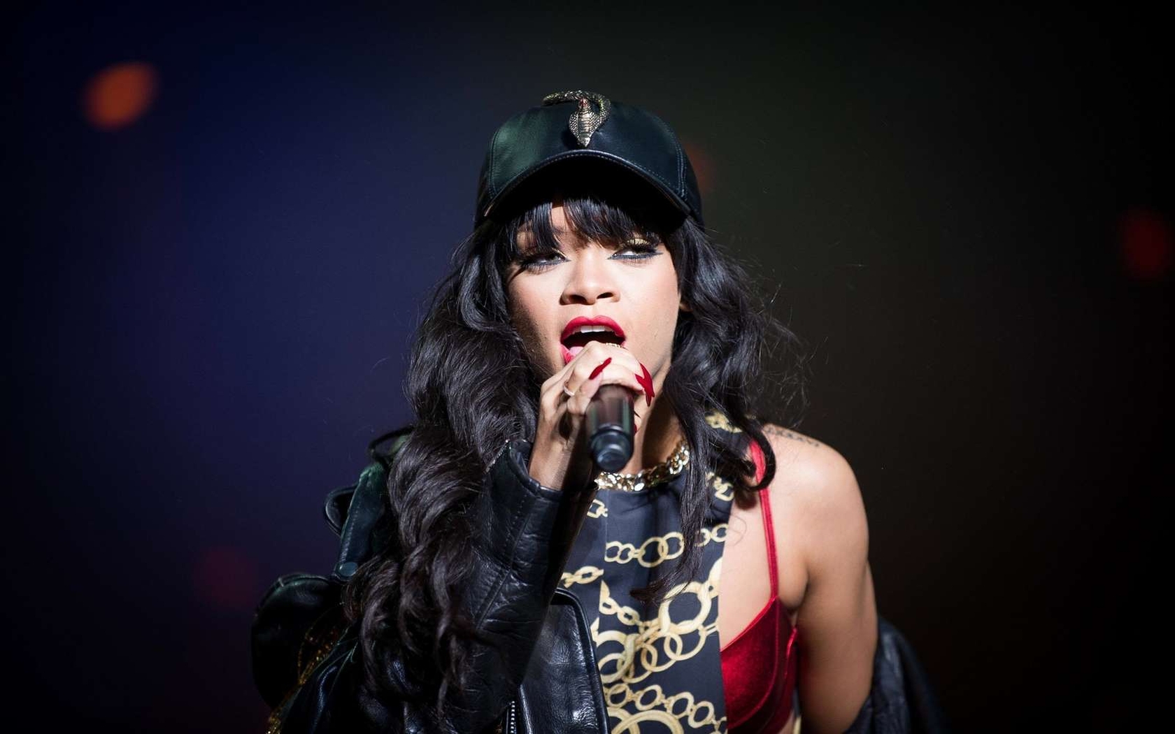 Rihanna in concert wallpaper download