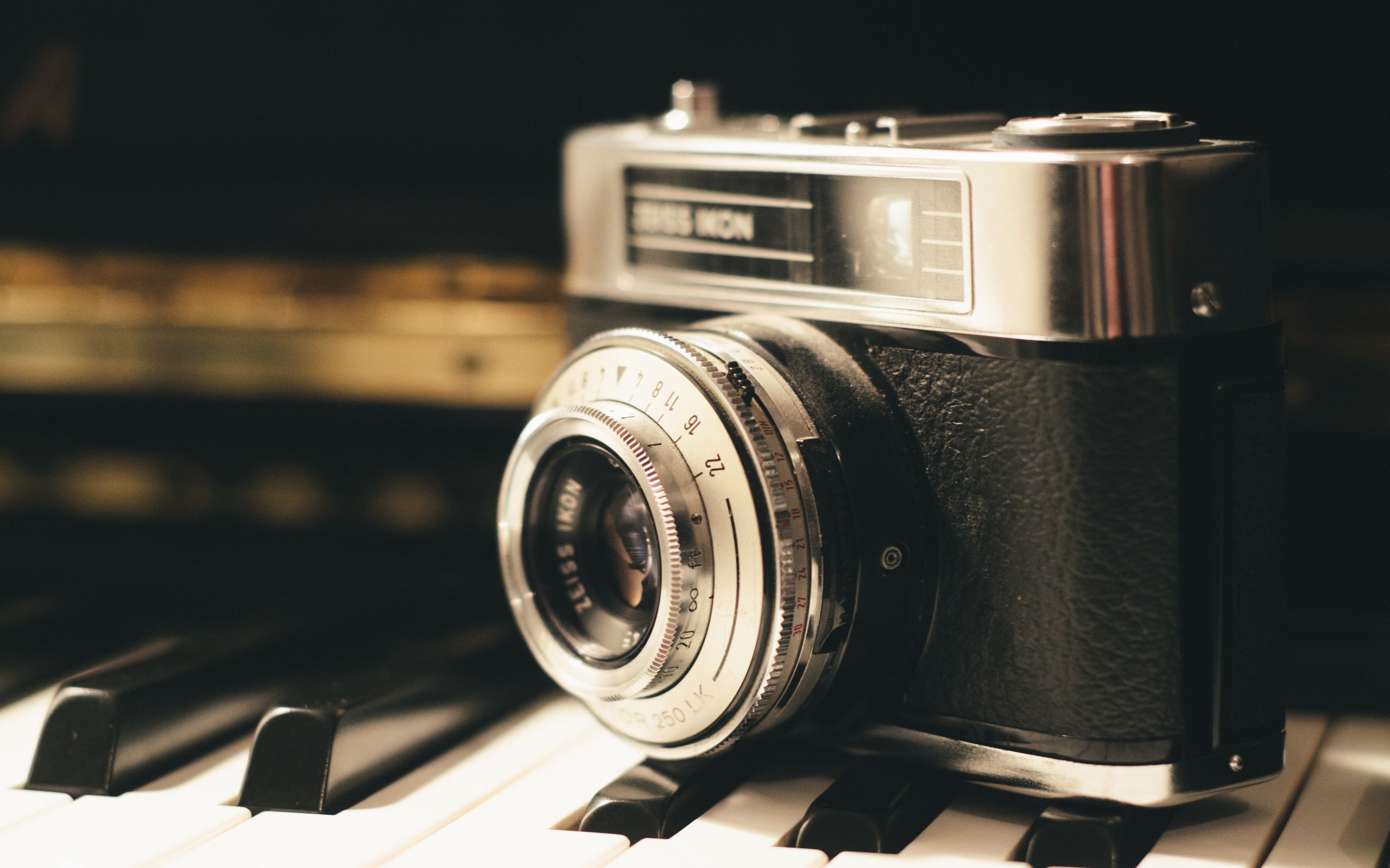 camera keys by Nicola Perantoni wallpaper download