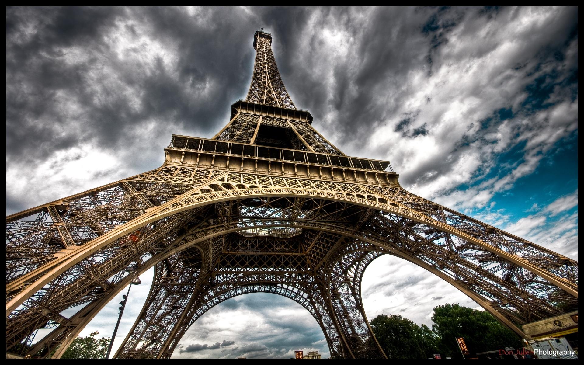 eiffel tower wallpaper download